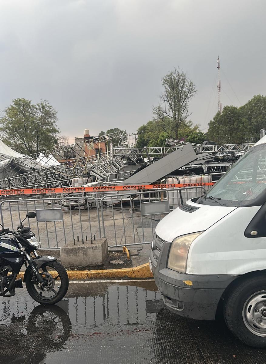 Se desploma escenario en la Alcaldía Gustavo A. Madero de la CDMX Se desploma escenario en la Alcaldía Gustavo A. Madero de la CDMX